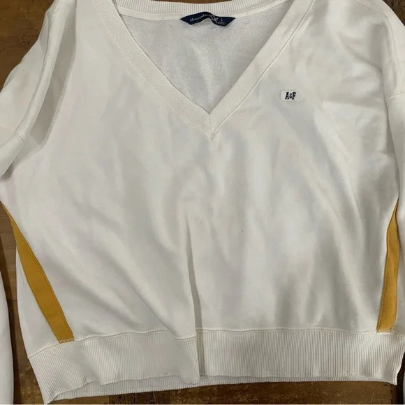 Abercrombie & Fitch Women Sweatshirt Large  Soft V Neck Pullover White Yellow - Picture 2 of 8